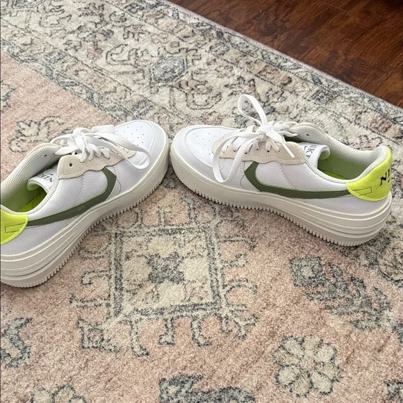 Nike White and Green Air Force 1 - Picture 4 of 5